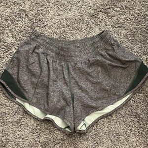 Lululemon Hotty Hot 2.5” Shorts Low Rise